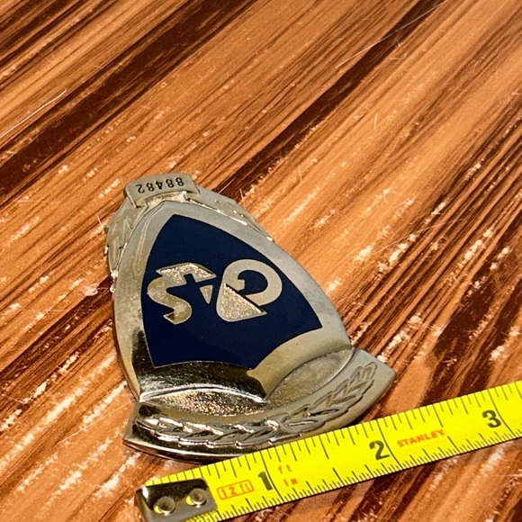 Vtg G4S Badge Obsolete Service Official Pin Crest Shield Metal employee ID 88482 - Picture 9 of 10